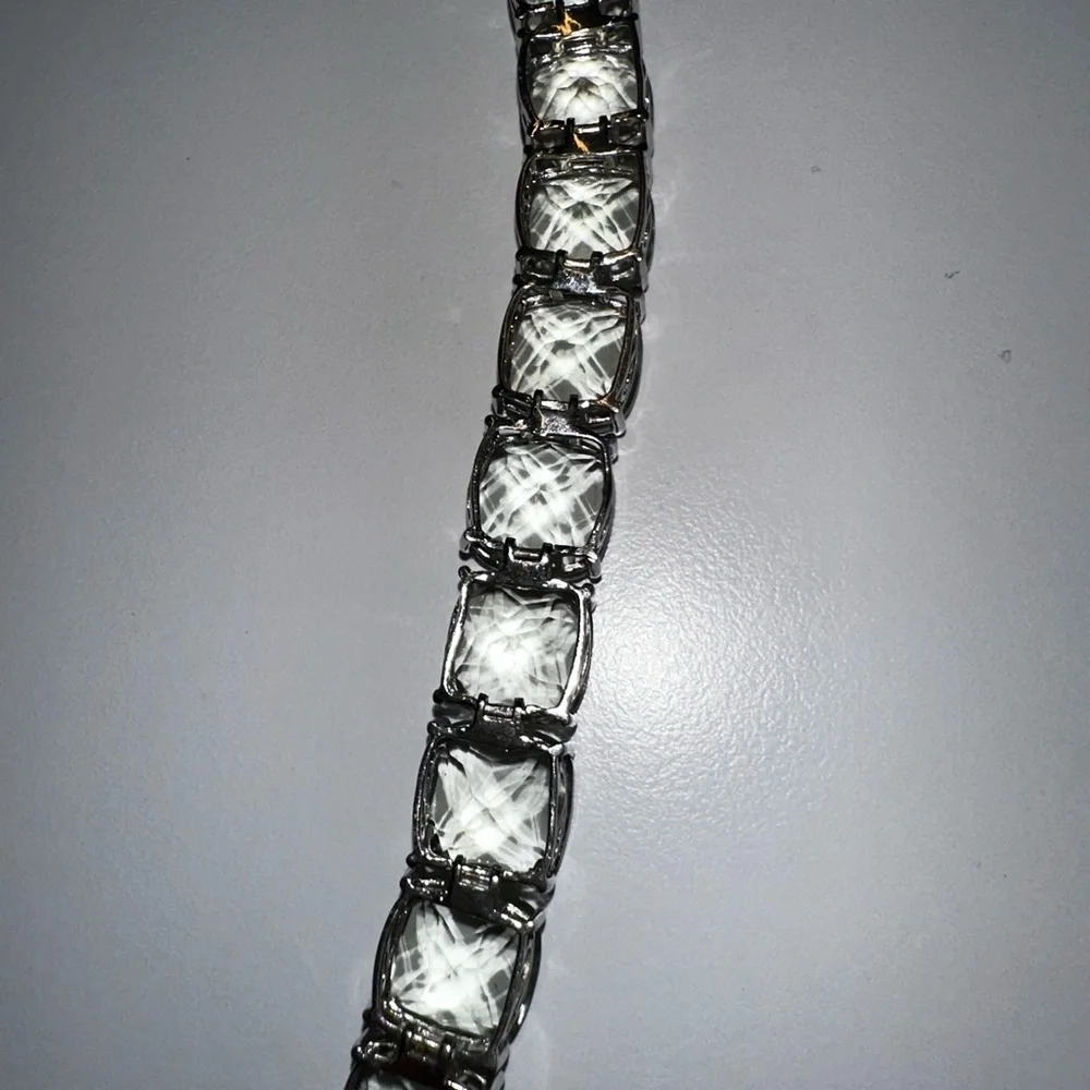 Bold and beautiful green quartz tennis bracelet - Picture 3 of 5